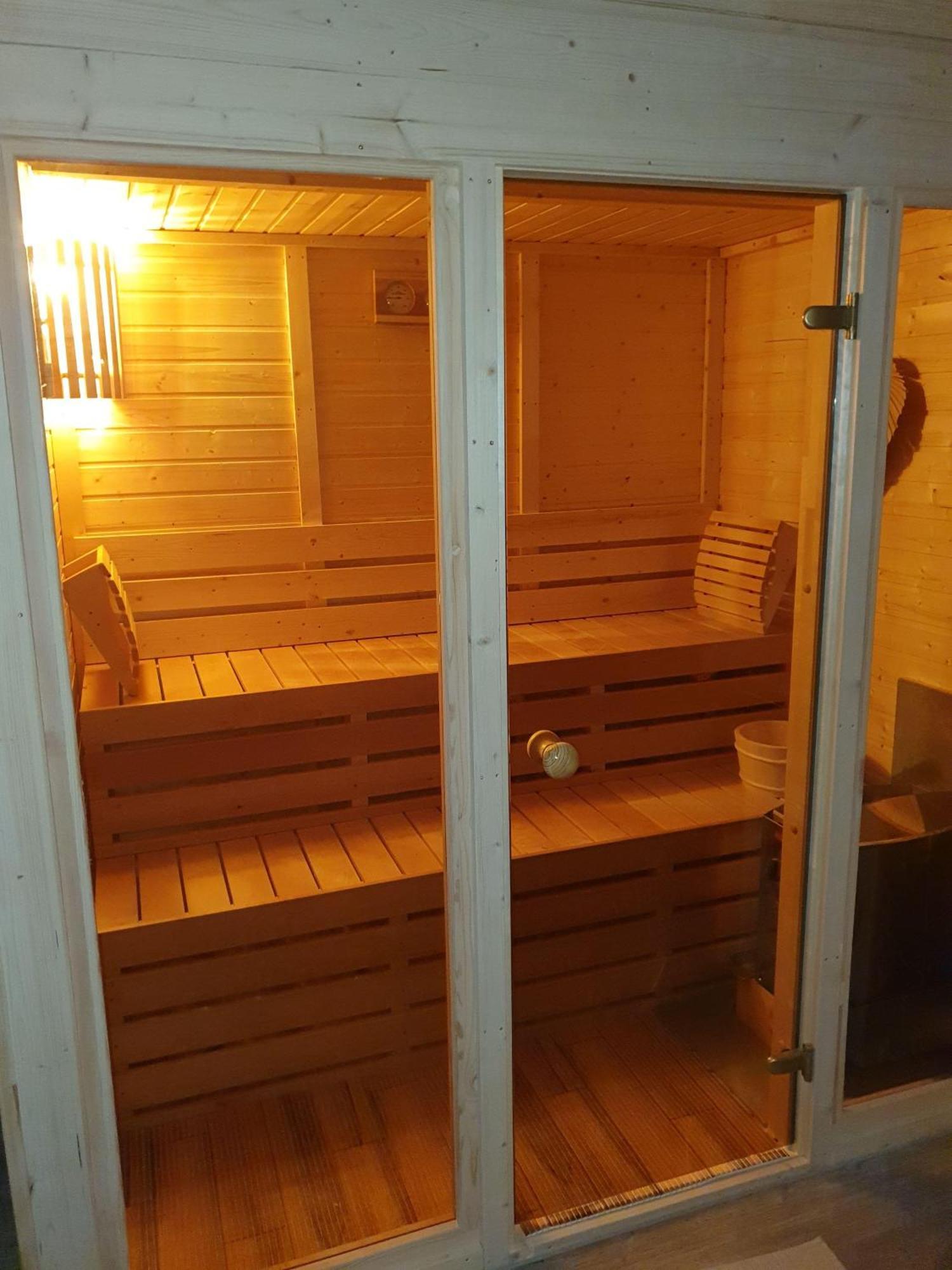 Idyllisches-Blockbohlenhaus-Mit-Eigenem-Garten-Und-Sauna-Zum-Wohlfuehlen Martensrade Exterior foto