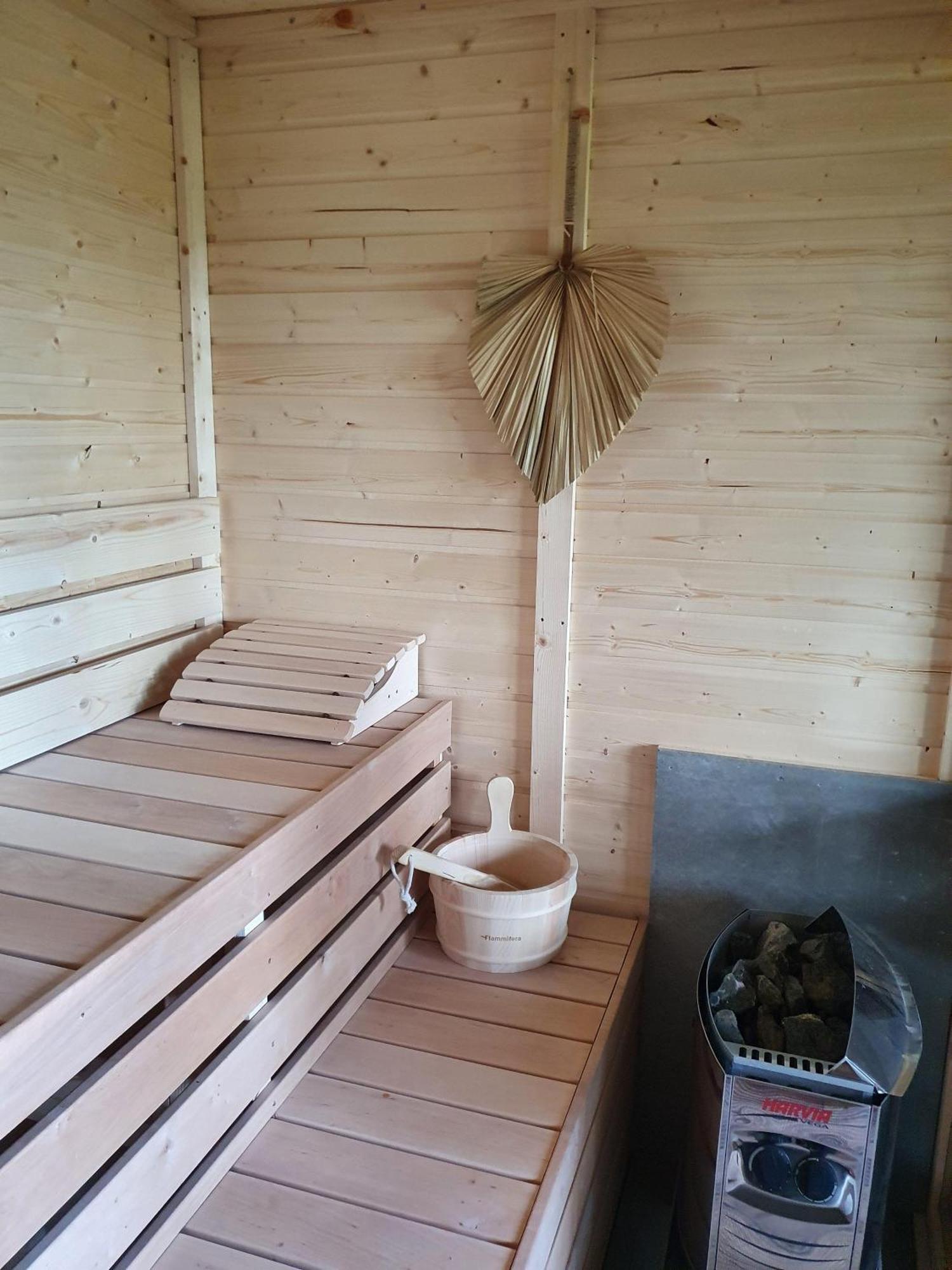 Idyllisches-Blockbohlenhaus-Mit-Eigenem-Garten-Und-Sauna-Zum-Wohlfuehlen Martensrade Exterior foto