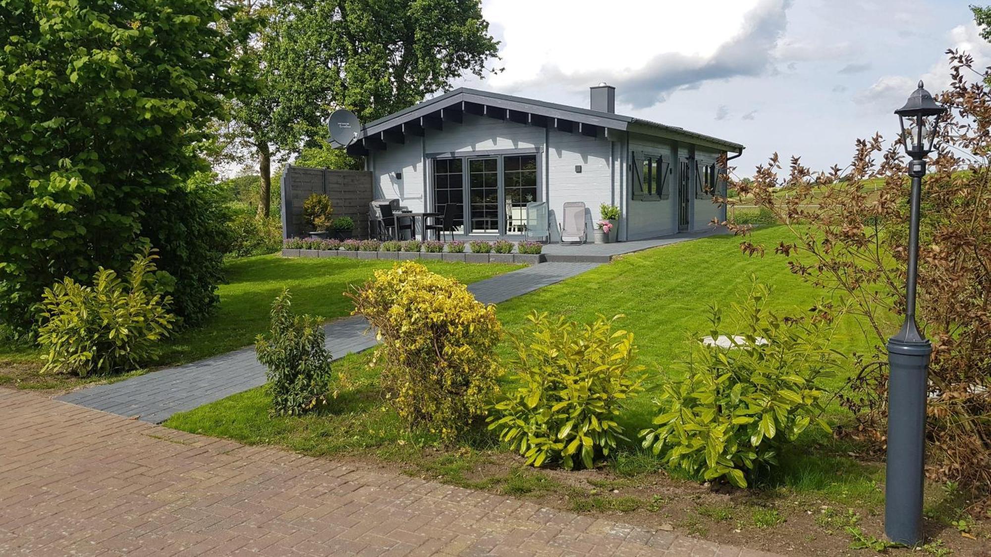 Idyllisches-Blockbohlenhaus-Mit-Eigenem-Garten-Und-Sauna-Zum-Wohlfuehlen Martensrade Exterior foto